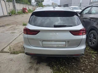2022 Kia Ceed III Рестайлинг, серебристый, 1700000 рублей, вид 4