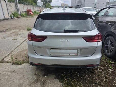 2022 Kia Ceed III Рестайлинг, серебристый, 1700000 рублей, вид 4