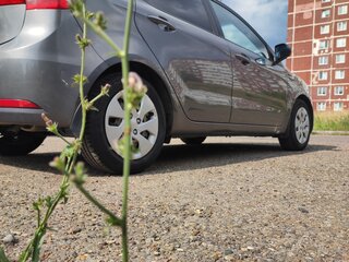2013 Kia Rio III, серый, 850000 рублей, вид 3