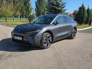 Rising Auto R7 90 kWh