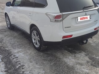 2013 Mitsubishi Outlander III, белый, 1300000 рублей, вид 4