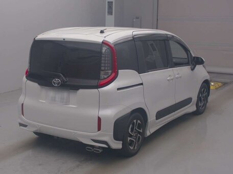 2026 Toyota Sienta III, белый, 2380555 рублей, вид 3