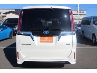 2018 Toyota Esquire I Рестайлинг, белый, 1900111 рублей, вид 5