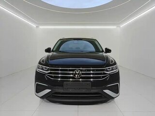 2022 Volkswagen Tiguan II Рестайлинг, чёрный, 2510000 рублей, вид 3