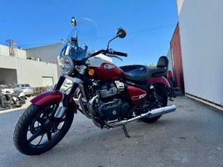 2026 Royal Enfield Super Meteor, красный, 792000 рублей, вид 3