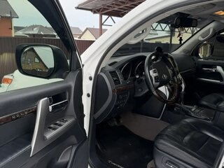 2014 Toyota Land Cruiser 200 Series Рестайлинг 1, белый, 4500000 рублей, вид 4
