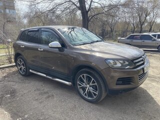 2011 Volkswagen Touareg II, коричневый, 1700000 рублей, вид 2