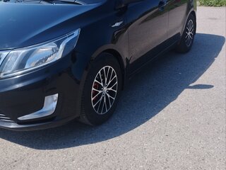 2013 Kia Rio 5-speed III, чёрный, 880000 рублей, вид 1