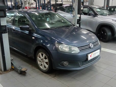 2013 Volkswagen Polo V, синий, 499000 рублей, вид 2