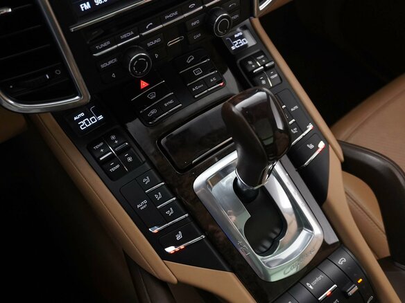 2014 Porsche Cayenne Turbo II Рестайлинг (958), чёрный, 3697414 рублей - вид 16