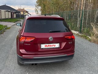 2017 Volkswagen Tiguan II, пурпурный, 2300000 рублей, вид 3
