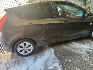 2015 Hyundai Solaris I Рестайлинг, коричневый, 950000 рублей, вид 5