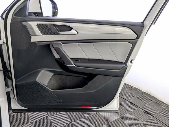 2023 Volkswagen Tayron X I Рестайлинг, белый, 4040000 рублей - вид 24
