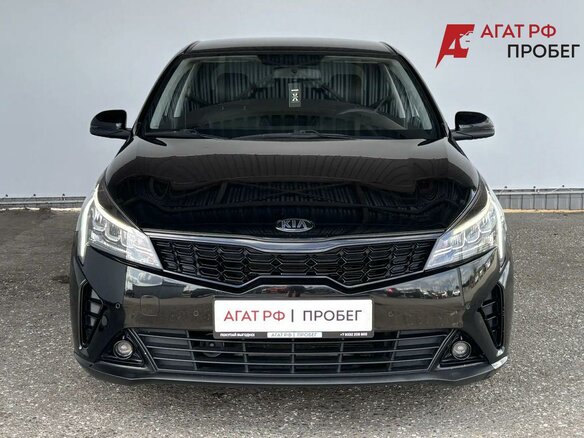 2021 Kia Rio IV Рестайлинг, чёрный, 1580000 рублей - вид 1
