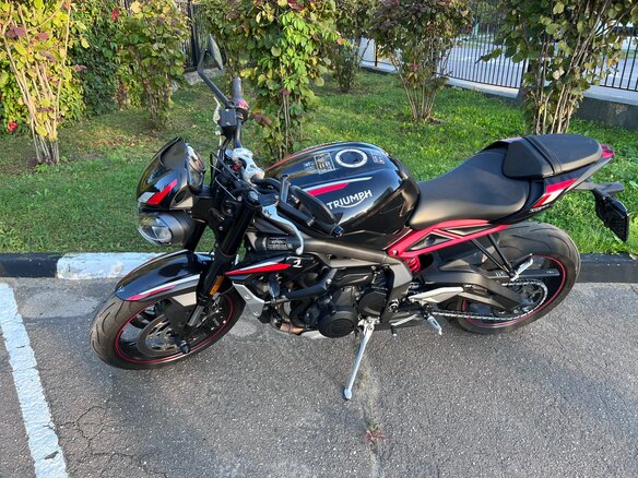 2021 Triumph Street Triple, чёрный, 975000 рублей - вид 3