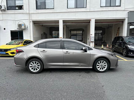 2022 Toyota Corolla XII (E210), бежевый, 1600000 рублей, вид 5
