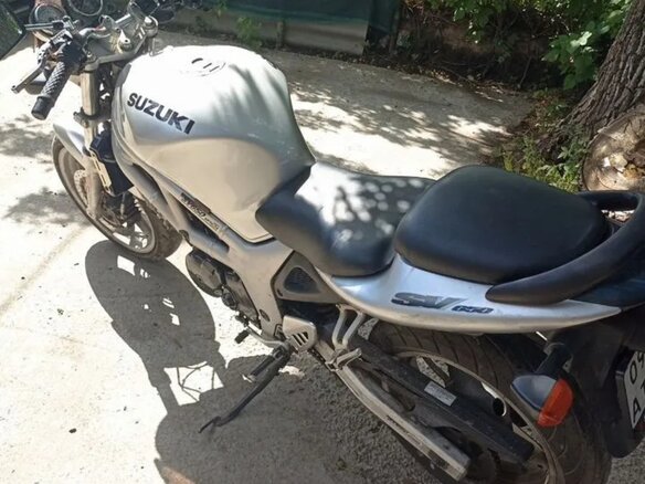 1999 Suzuki SV 650, серебристый, 250000 рублей - вид 1