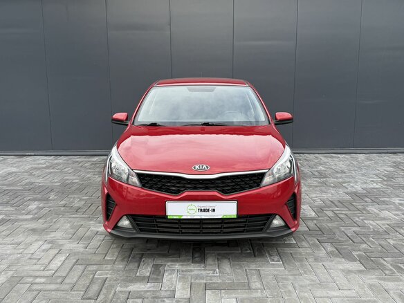 2020 Kia Rio IV Рестайлинг, красный, 1450000 рублей - вид 2