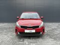 2020 Kia Rio IV Рестайлинг, красный, 1450000 рублей - вид 2