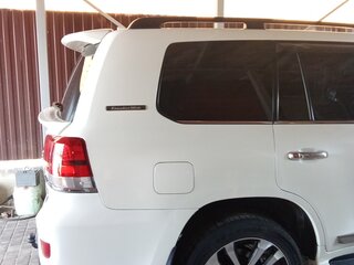 2016 Toyota Land Cruiser 200 Series Рестайлинг 2, белый, 5300000 рублей, вид 4