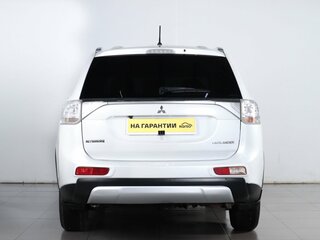 2014 Mitsubishi Outlander III Рестайлинг, белый, 1399000 рублей, вид 5