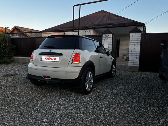 2010 Mini Hatch One II (R56) Рестайлинг, бежевый, 950000 рублей - вид 2