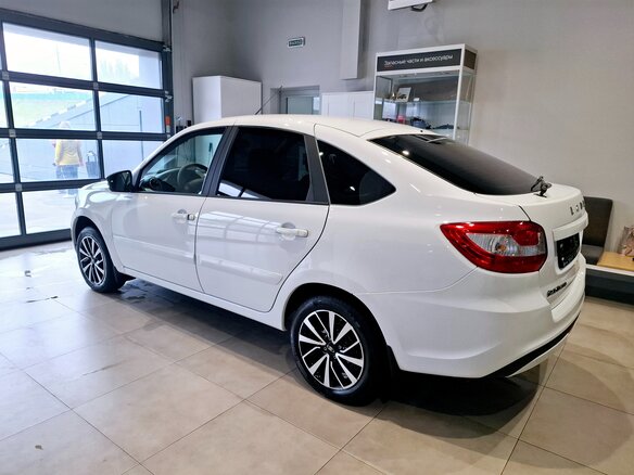 2026 Lada (ВАЗ) Granta I Рестайлинг, белый, 1319000 рублей - вид 1