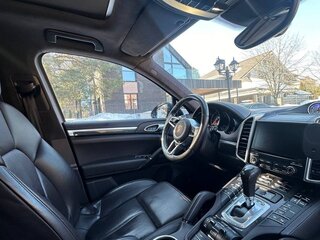 2017 Porsche Cayenne Turbo S II Рестайлинг (958), чёрный, 3990000 рублей, вид 4