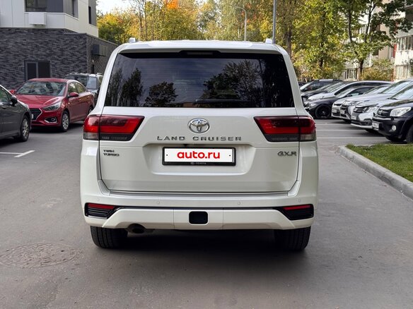 2022 Toyota Land Cruiser 300 Series, белый, 11000000 рублей - вид 5