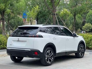 2022 Peugeot 2008 II, белый, 1730000 рублей, вид 4