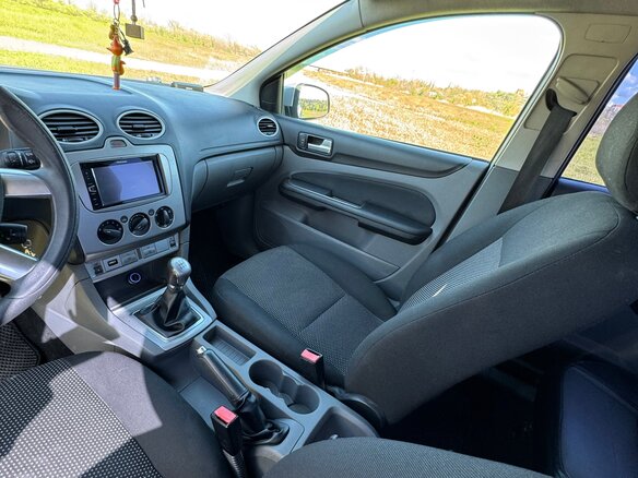 2011 Ford Focus II Рестайлинг, серебристый, 600000 рублей - вид 18