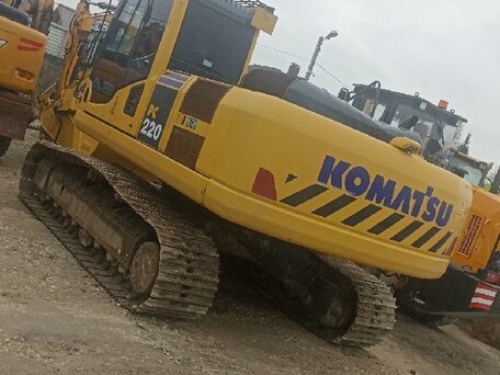 2022 Komatsu PC220-8, жёлтый, 10847000 рублей, вид 3