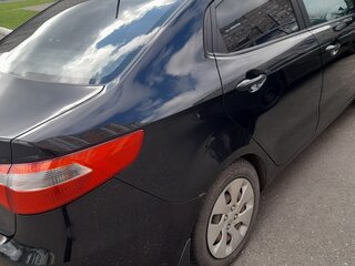 2013 Kia Rio III, чёрный, 600000 рублей, вид 4