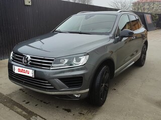 2017 Volkswagen Touareg II Рестайлинг, серый, 3350000 рублей, вид 3