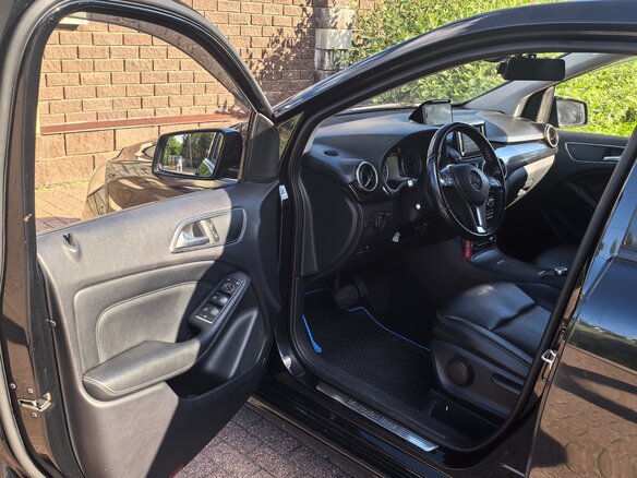 2013 Mercedes-Benz B-Класс 180 II (W246), чёрный - вид 3