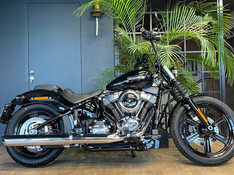 2025 Harley-Davidson Street Bob, чёрный, 2500000 рублей, вид 1
