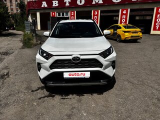 2019 Toyota RAV4 V (XA50), белый, 2850000 рублей, вид 1