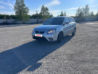 2009 Kia Rio II Рестайлинг, серебристый, 560000 рублей, вид 1