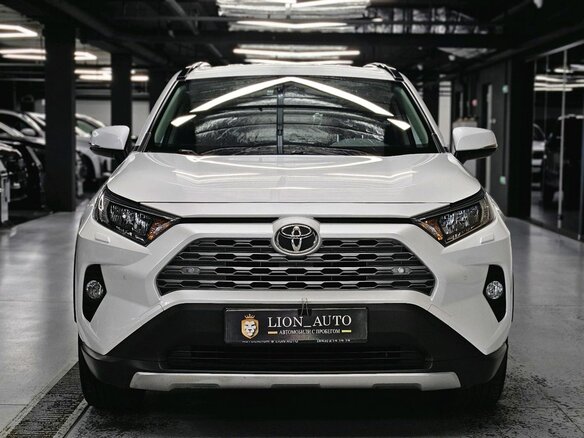 2019 Toyota RAV4 V (XA50), белый - вид 1