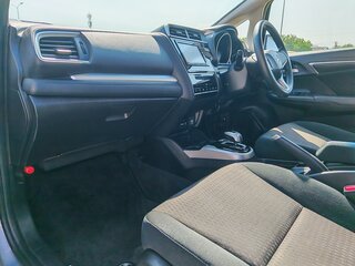 2019 Honda Fit III Рестайлинг, серый, 1490000 рублей, вид 3