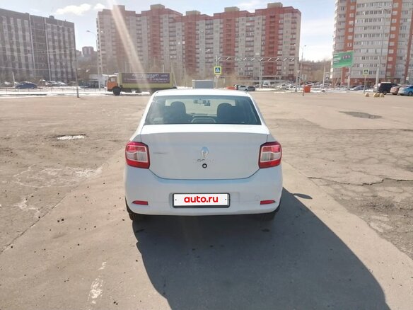 2015 Renault Logan II, белый, 650000 рублей - вид 1