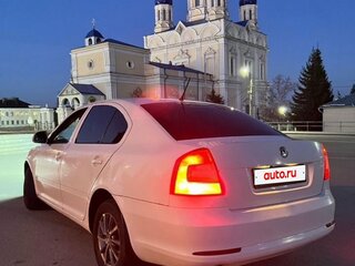 2010 Skoda Octavia II (A5) Рестайлинг, белый, 500000 рублей, вид 5