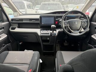 2017 Honda Stepwgn Spada V, белый, 1380000 рублей, вид 5