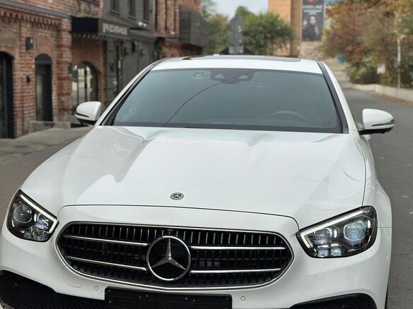 2020 Mercedes-Benz E-Класс 350 V (W213, S213, C238) Рестайлинг, белый, 5000000 рублей - вид 4