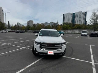 2020 GMC Acadia II Рестайлинг, белый, 3200000 рублей, вид 2