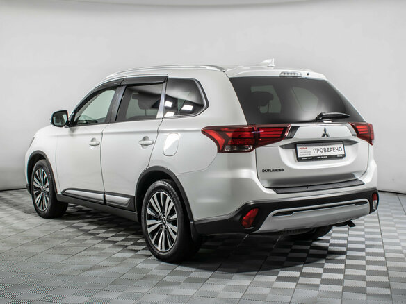 2020 Mitsubishi Outlander III Рестайлинг 3, белый, 1799000 рублей - вид 6