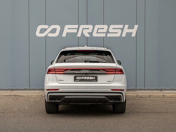 2021 Audi Q8 55 TFSI I (4M), белый, 7505000 рублей - вид 3