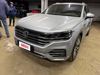 2018 Volkswagen Touareg III, серебристый, 5500000 рублей, вид 1