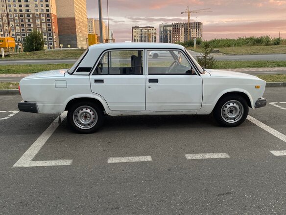 2005 Lada (ВАЗ) 2107, белый, 130000 рублей - вид 4