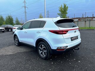2018 Kia Sportage IV Рестайлинг, белый, 1905000 рублей, вид 3
